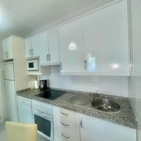 Marbella,apartment 2 Bedroon,parking ,pool, Golden Mile Apartment
