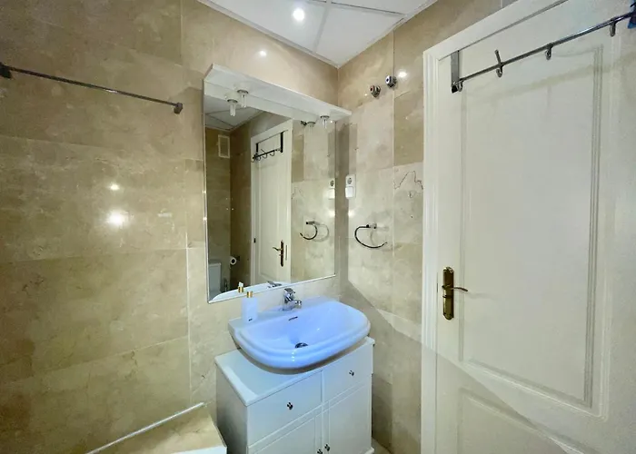 2 Hab Golden Mile Апартаменти *